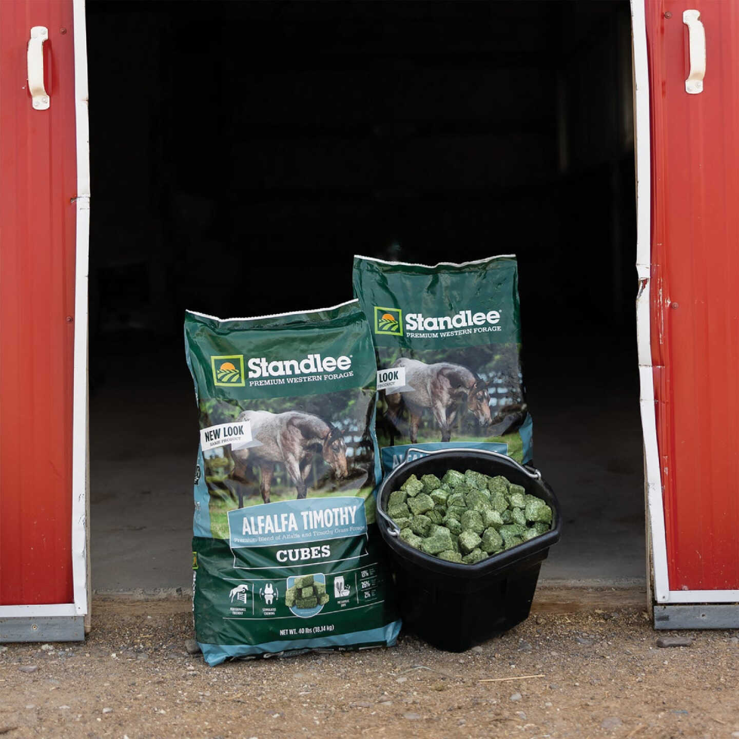 Standlee Premium Western Forage 40 Lb. Alfalfa & Timothy Cubes Image 5