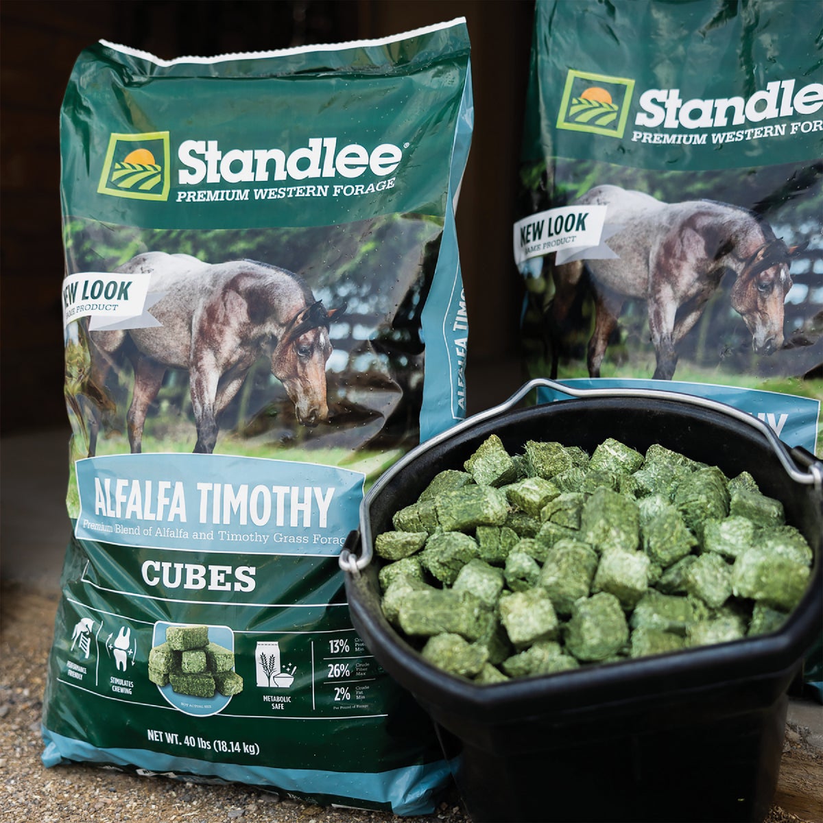 Standlee Premium Western Forage 40 Lb. Alfalfa & Timothy Cubes Image 4
