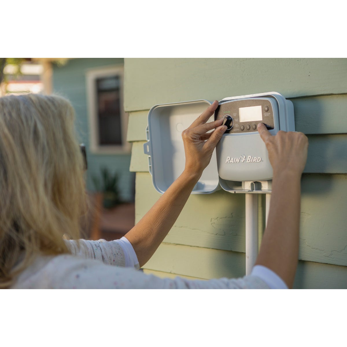 Rain Bird TRU 8-Station Indoor/Outdoor Irrigation Controller Image 2