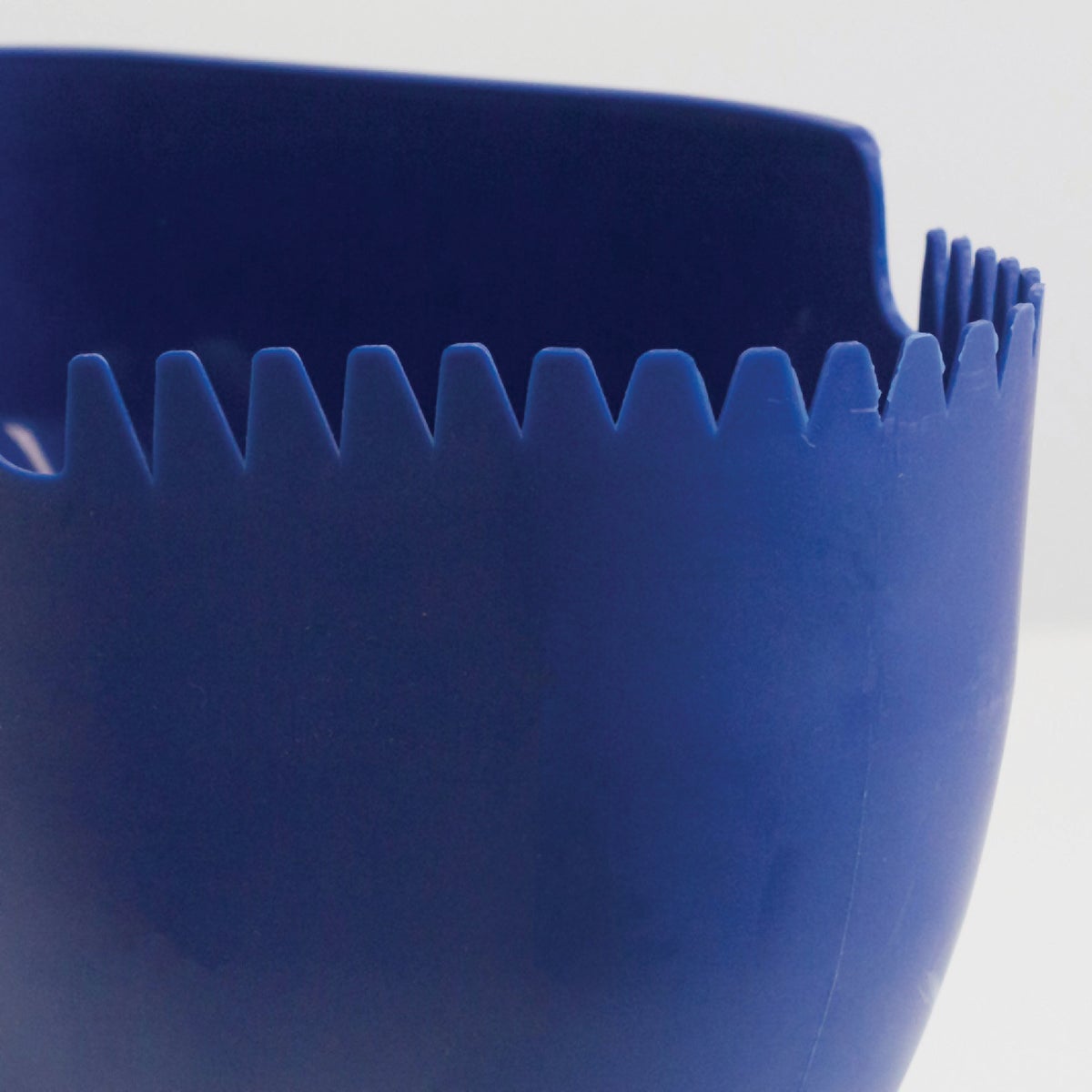 Chapin Salt & Ice Melt Hand Crank Spreader Image 4