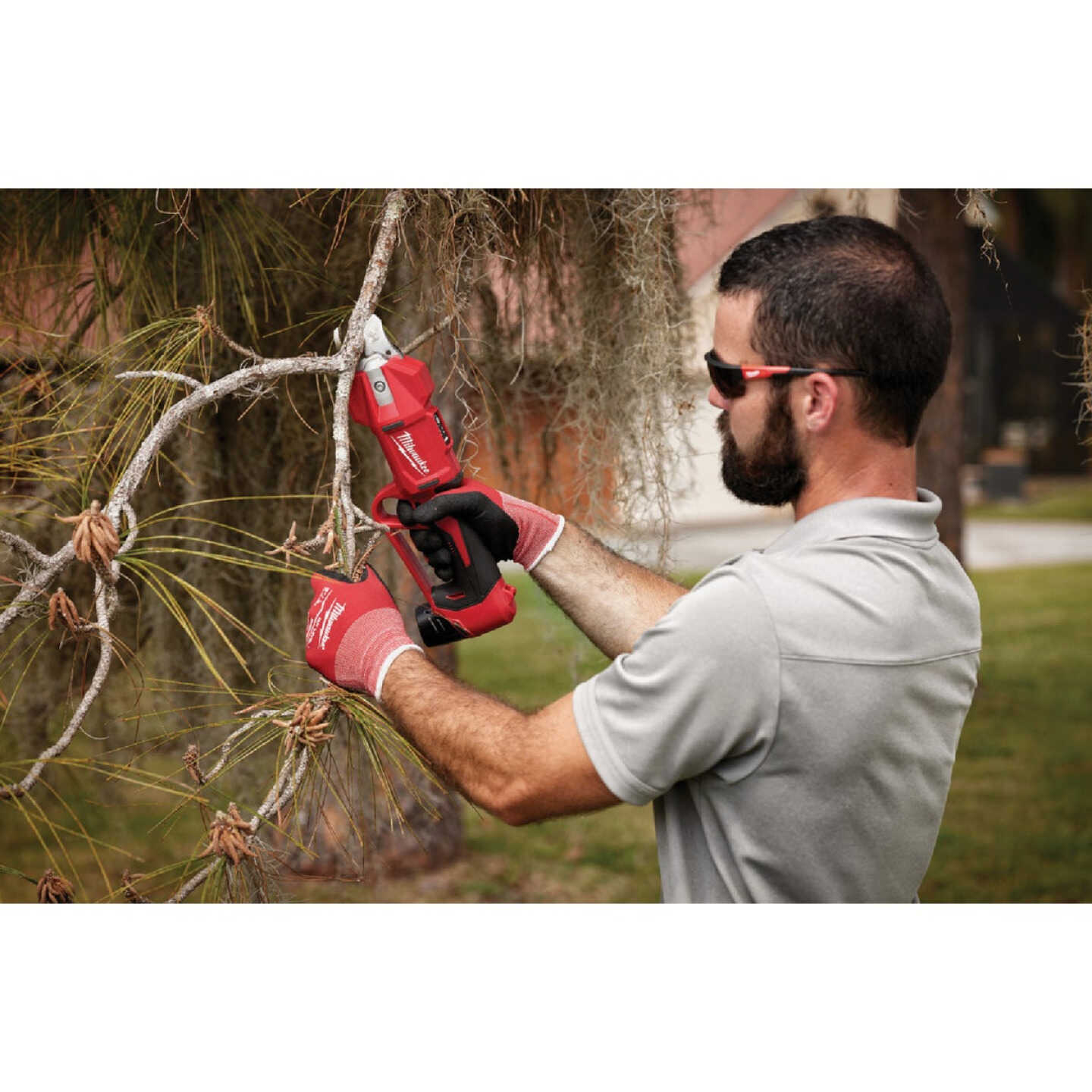 Milwaukee M12 Brushless Cordless Pruning Shears Kit with 2.0 Ah Battery & Charger Image 8