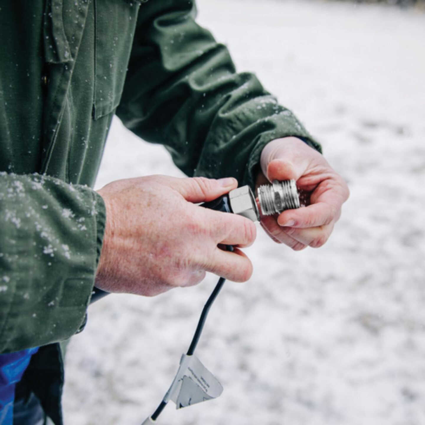 Camco 5/8 In. Dia. x 12 Ft. Heated Drinking Water Hose Image 3