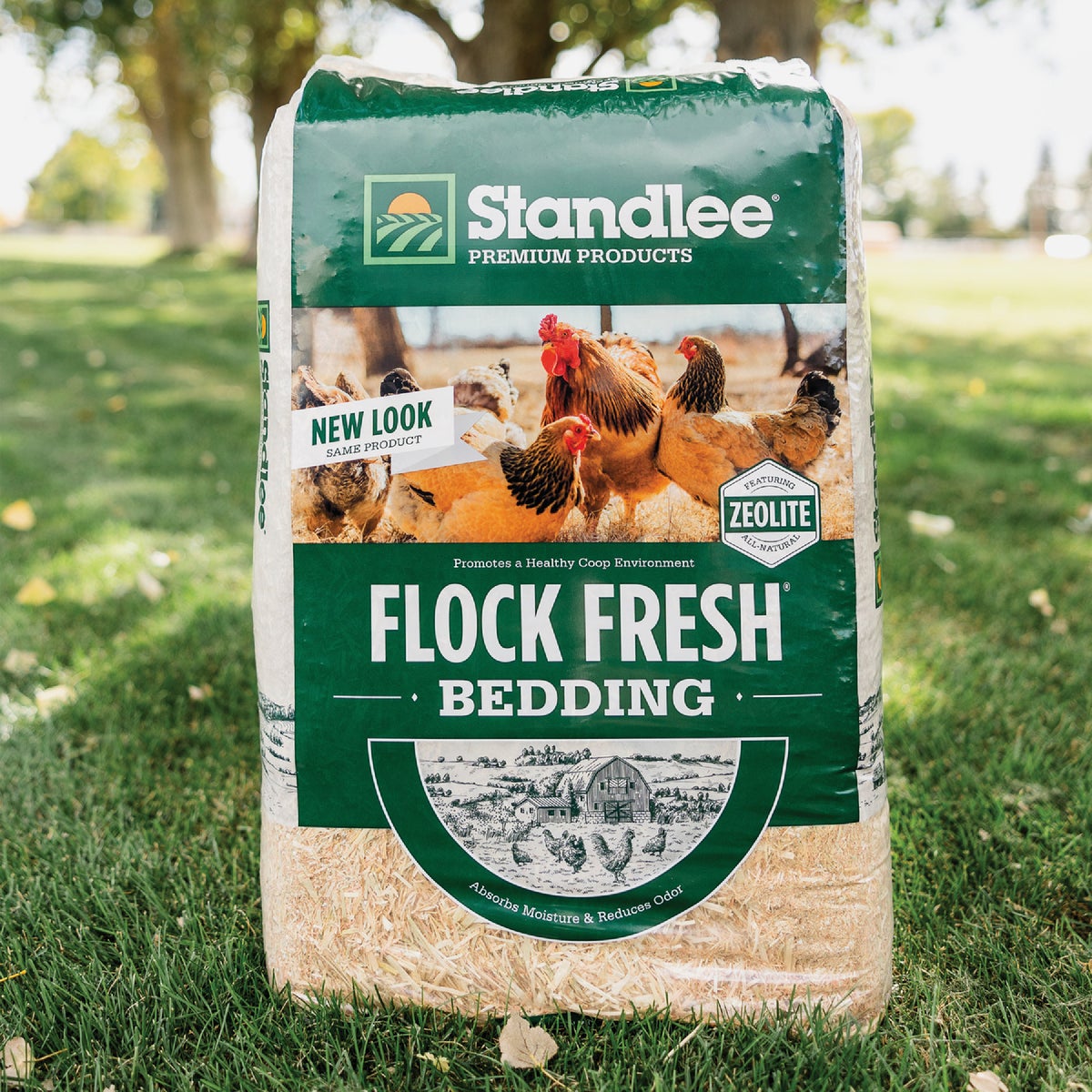 Standlee Premium Western Forage Flock Fresh 26 Lb. Premium Poultry Bedding Straw Image 4