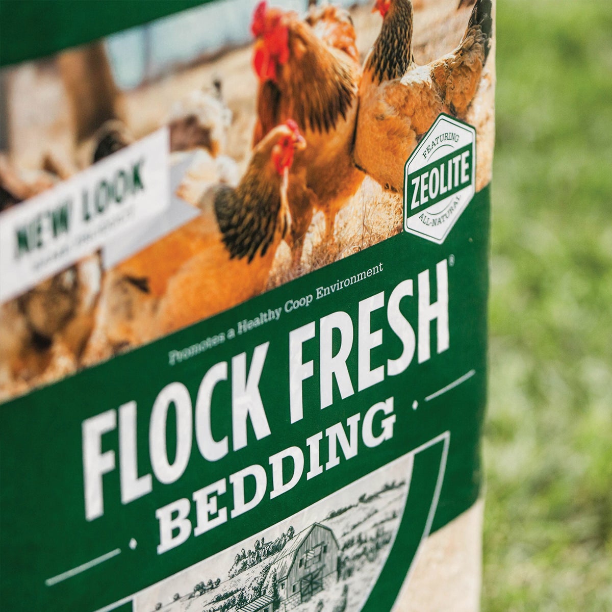 Standlee Premium Western Forage Flock Fresh 26 Lb. Premium Poultry Bedding Straw Image 5