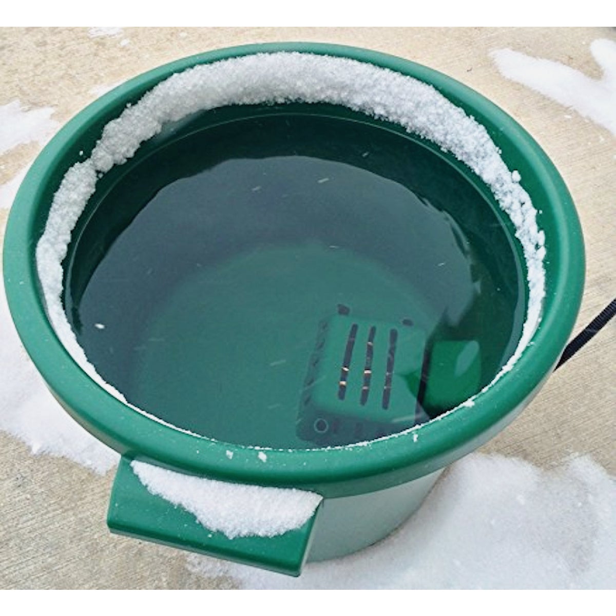 Farm Innovators 16 Gal. 60W 120V Heated Tub Image 2