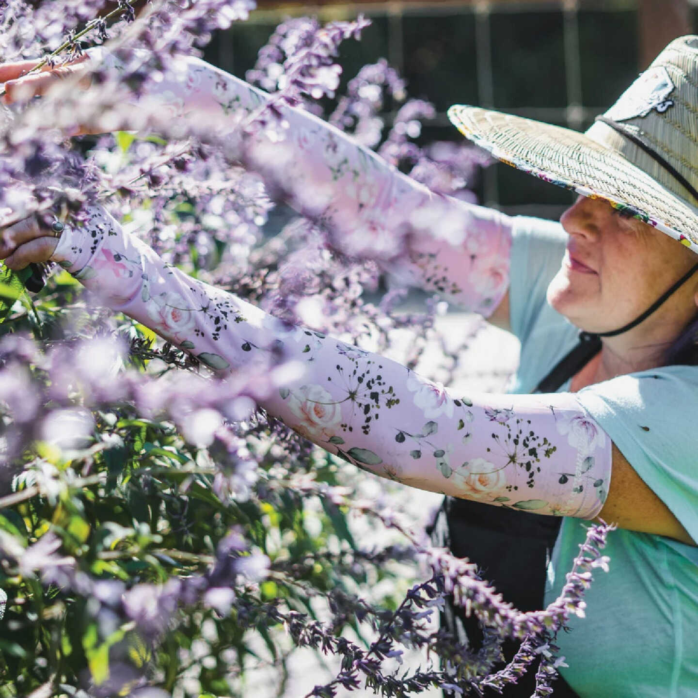 Farmers Defense Carnations Defeat Breast Cancer Protection Sleeves, Small/Medium Image 3