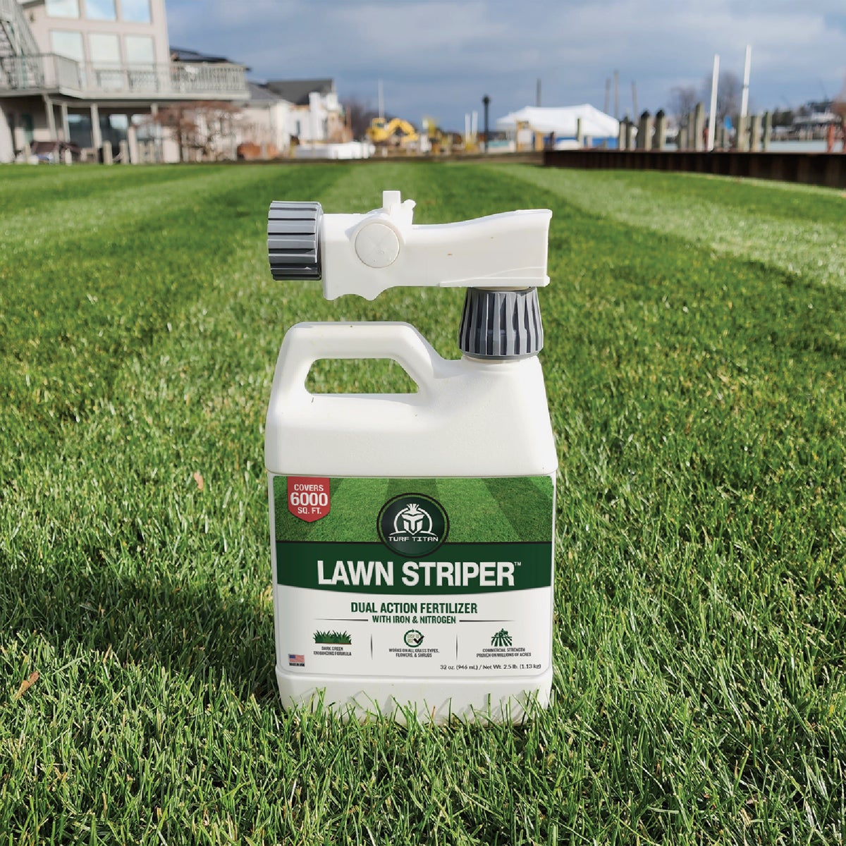 Turf Titan Lawn Striper 32 Oz. 6000 Sq. Ft. 12-0-0 Dual Action Fertilizer Image 4