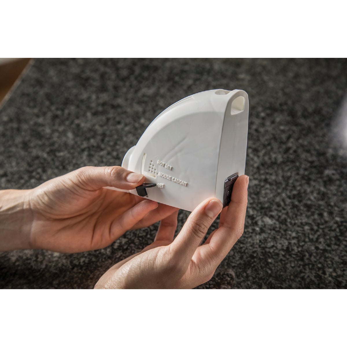 TOMCAT Kill & Contain Mechanical Mouse Traps (2-Pack) Image 3