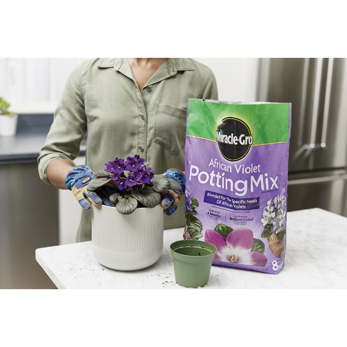 Miracle-Gro 8 Qt. African Violet Potting Mix Image 2
