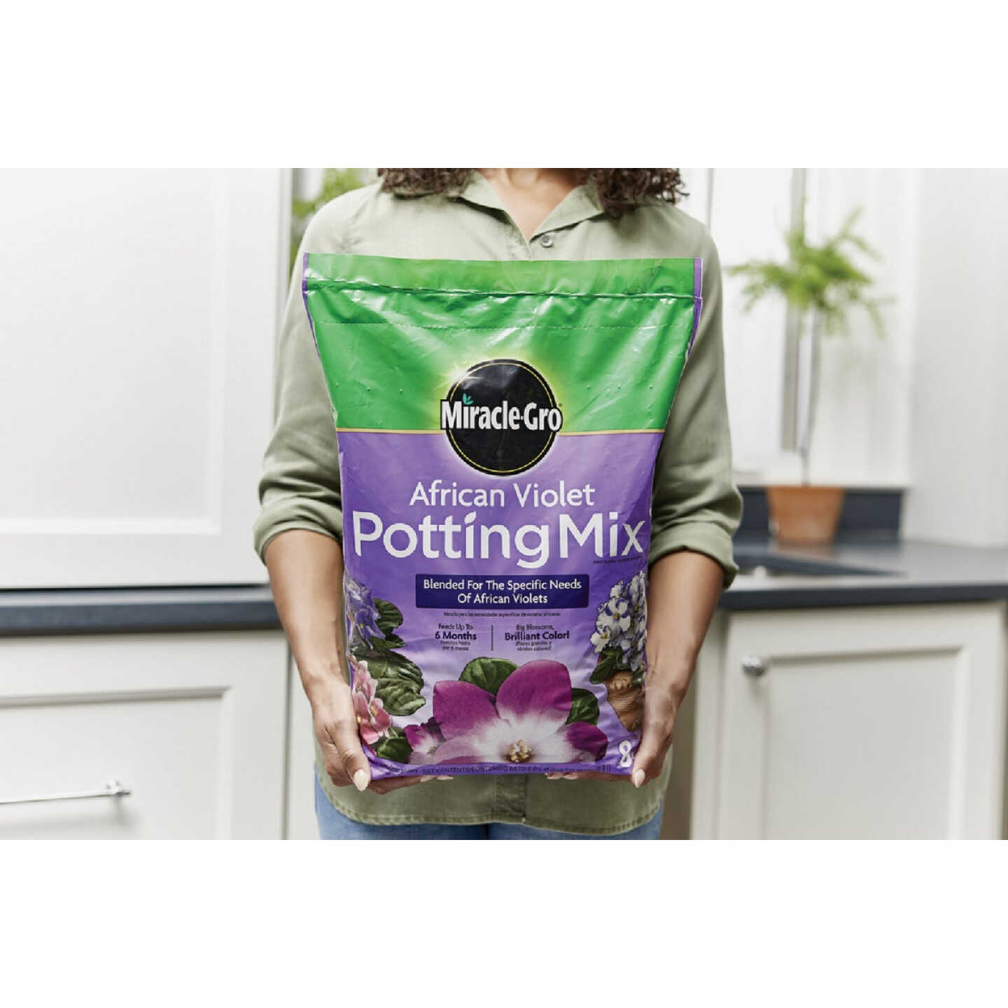 Miracle-Gro 8 Qt. African Violet Potting Mix Image 4
