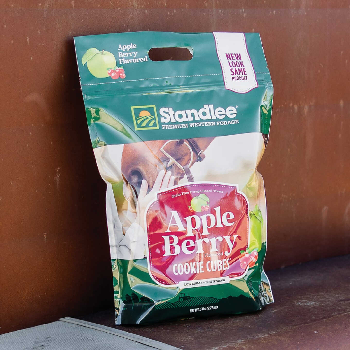 Standlee Premium Western Forage 5 Lb. Premium Apple/Berry Cookie Cubes Treats Image 2