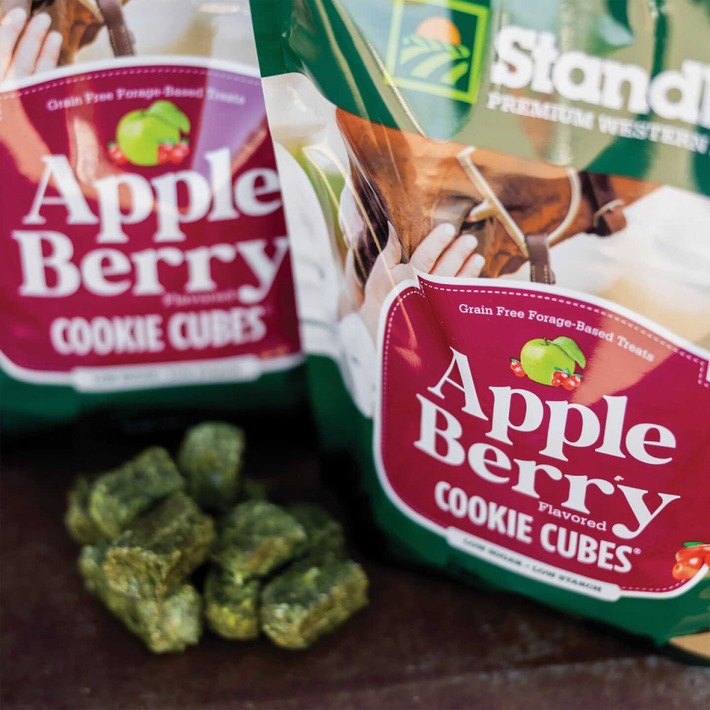 Standlee Premium Western Forage 5 Lb. Premium Apple/Berry Cookie Cubes Treats Image 3