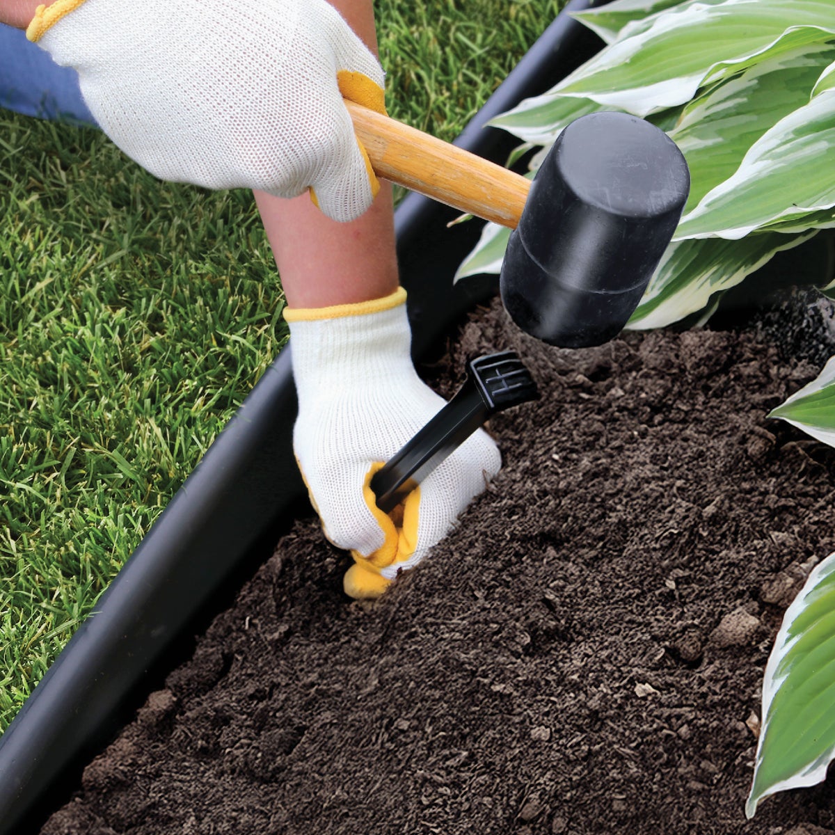 Master Mark Pro Contractor 5 In. H. x 20 Ft. L. Black Plastic Lawn Edging Image 5