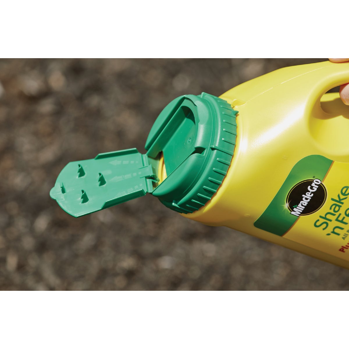 Miracle-Gro Shake 'n Feed 4.5 Lb. All Purpose Plant Food Plus Weed Preventer Image 4