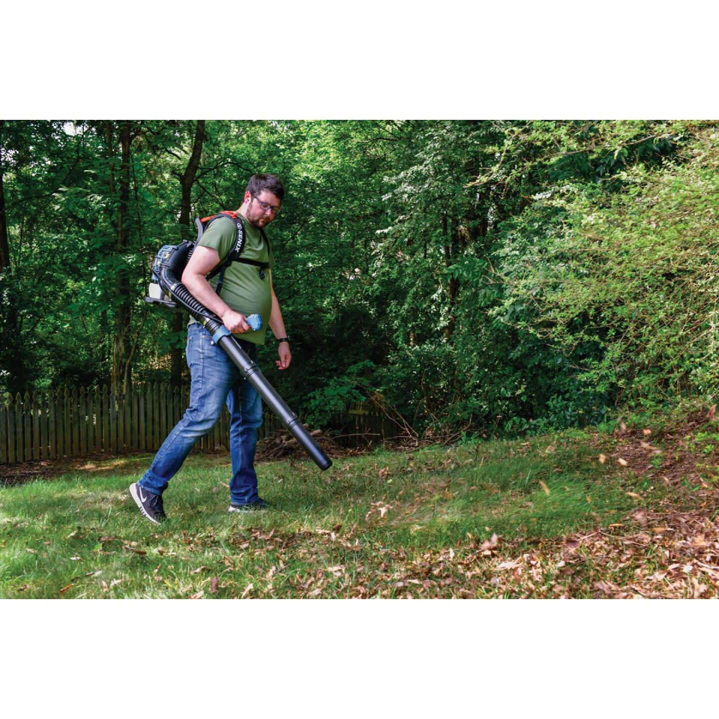 Senix 4QL 49cc 4-Cycle Gas Powered Backpack Leaf Blower Image 3