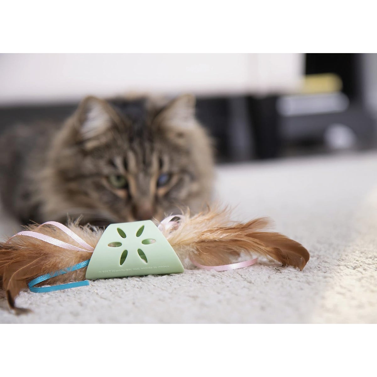 SmartyKat Flutter Roller Soft Rolling Feathers & Ribbons Cat Toy Image 2