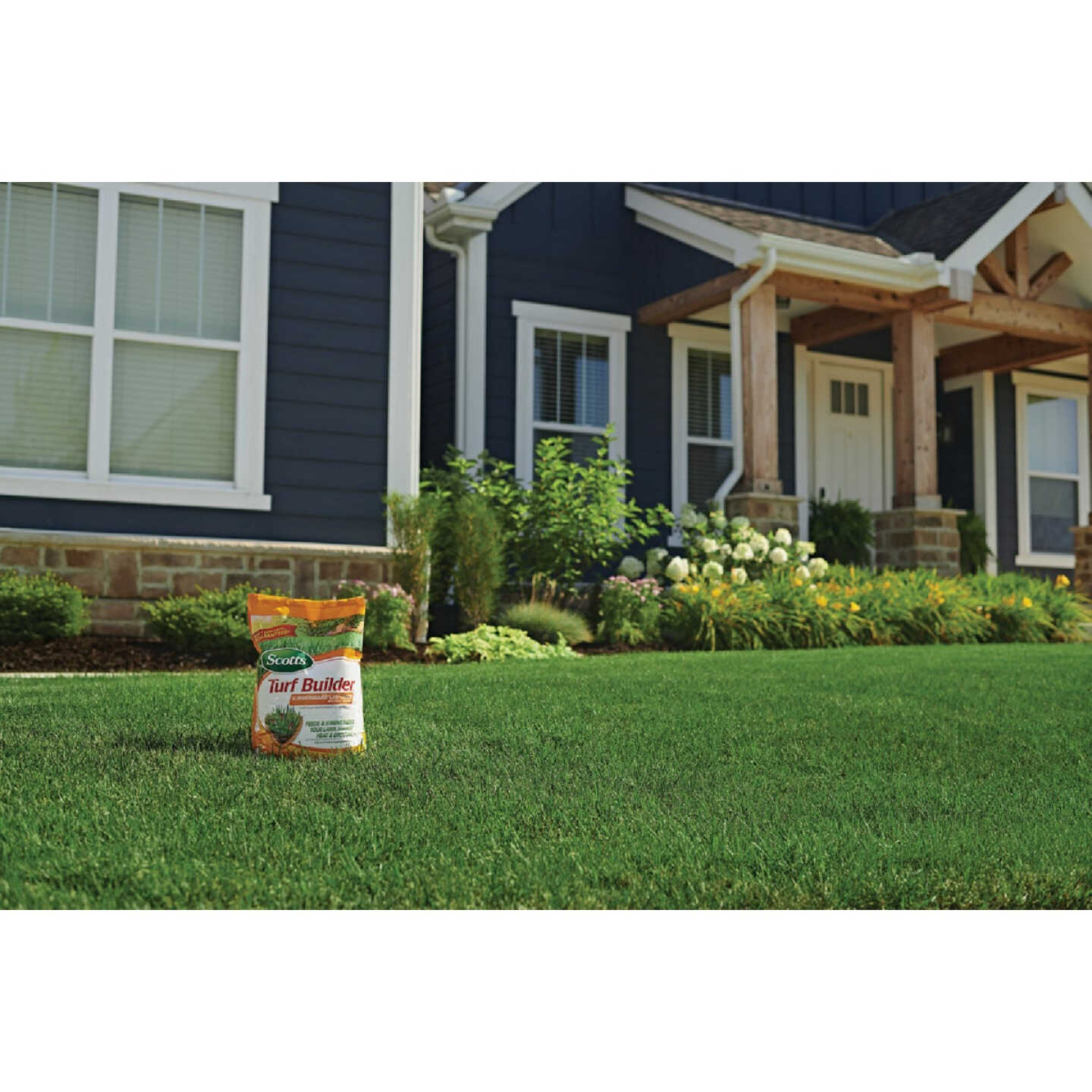 Scotts Turf Builder SummerGuard 13.35 Lb. 5000 Sq. Ft. Lawn Food with Insect Control Image 4