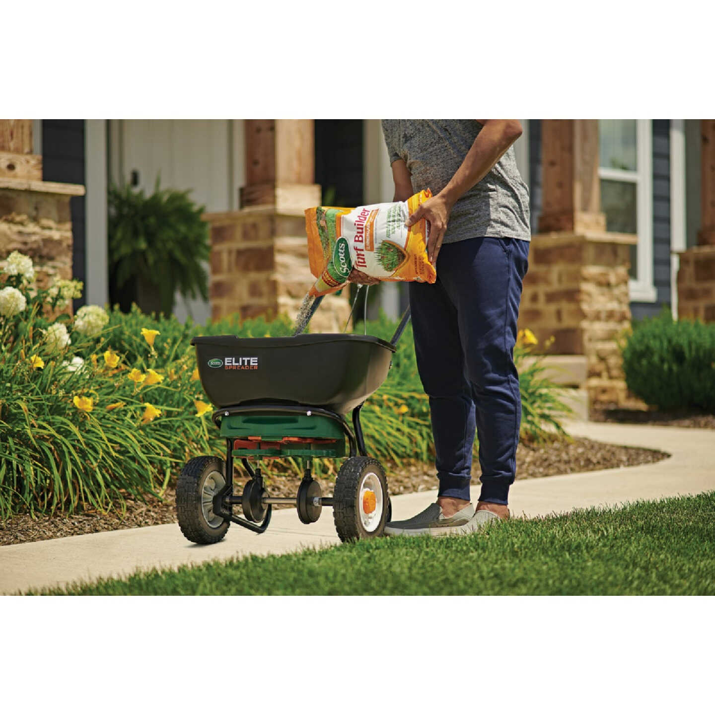 Scotts Turf Builder SummerGuard 13.35 Lb. 5000 Sq. Ft. Lawn Food with Insect Control Image 3