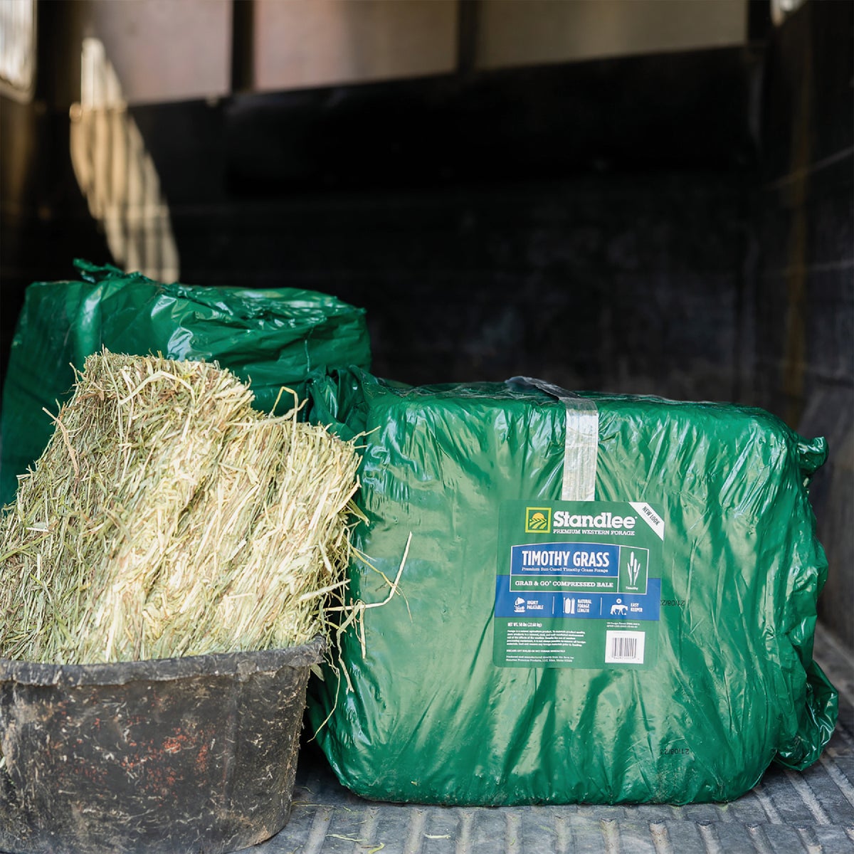 Standlee Premium Western Forage 50 Lb. Premium Timothy Grab & Go Compressed Bale Image 7