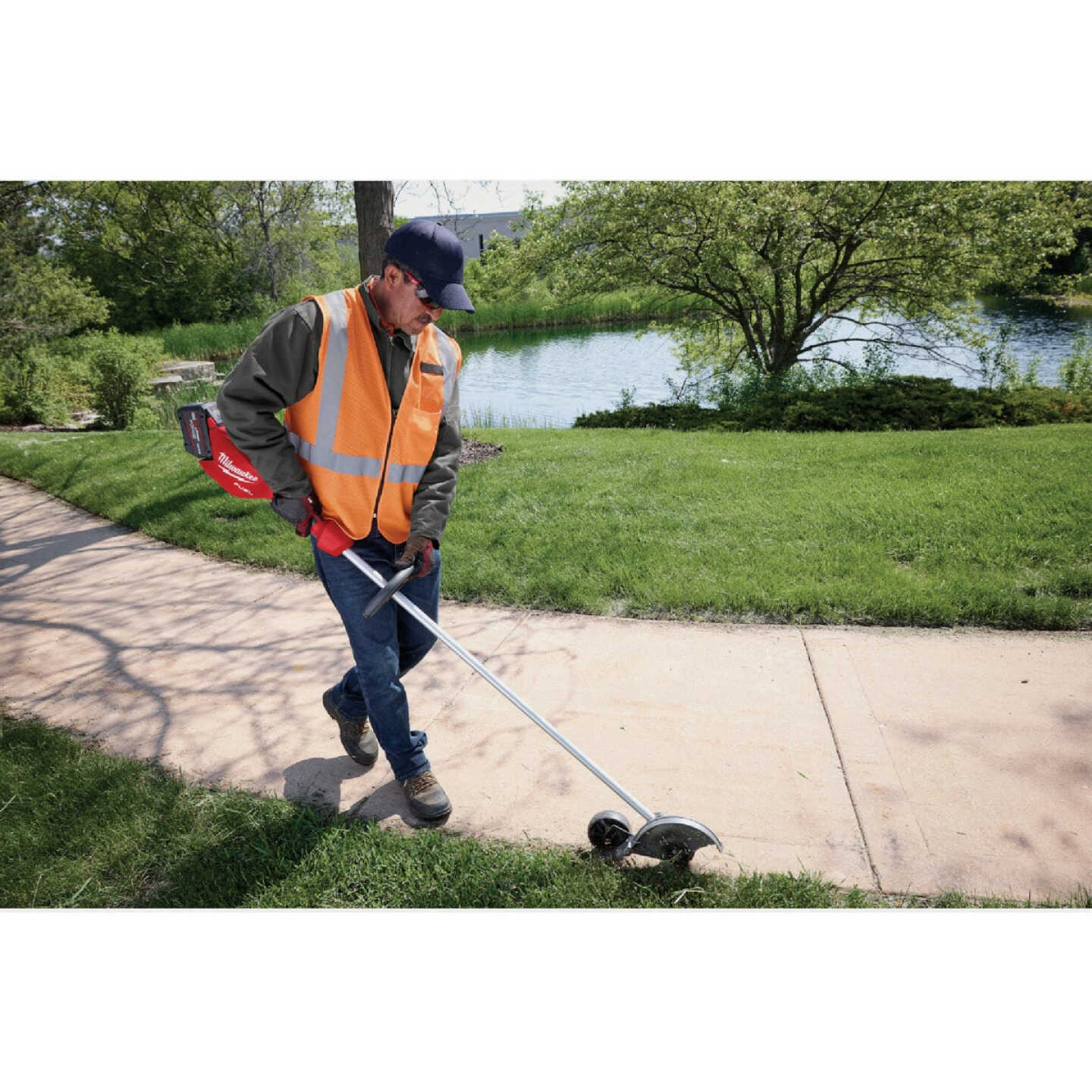 Milwaukee M18 Fuel Cordless Edger Kit Image 2