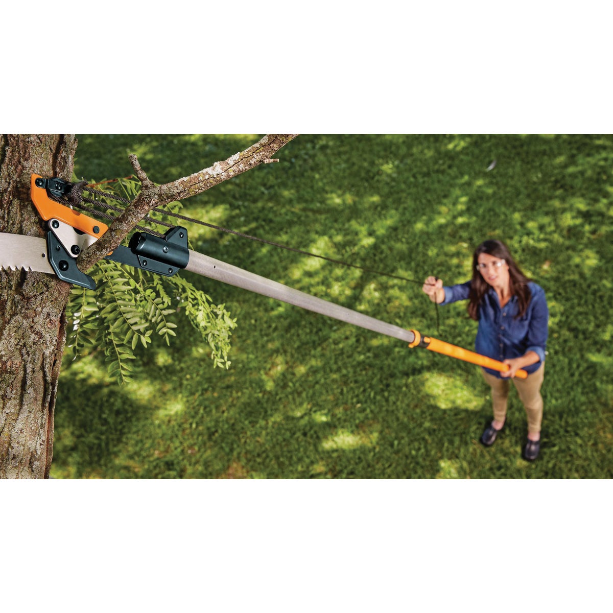 Fiskars Power-Lever 1 In. Cutting Capacity 14 Ft. Fiberglass Extendable Pole Saw & Tree Pruner Image 3