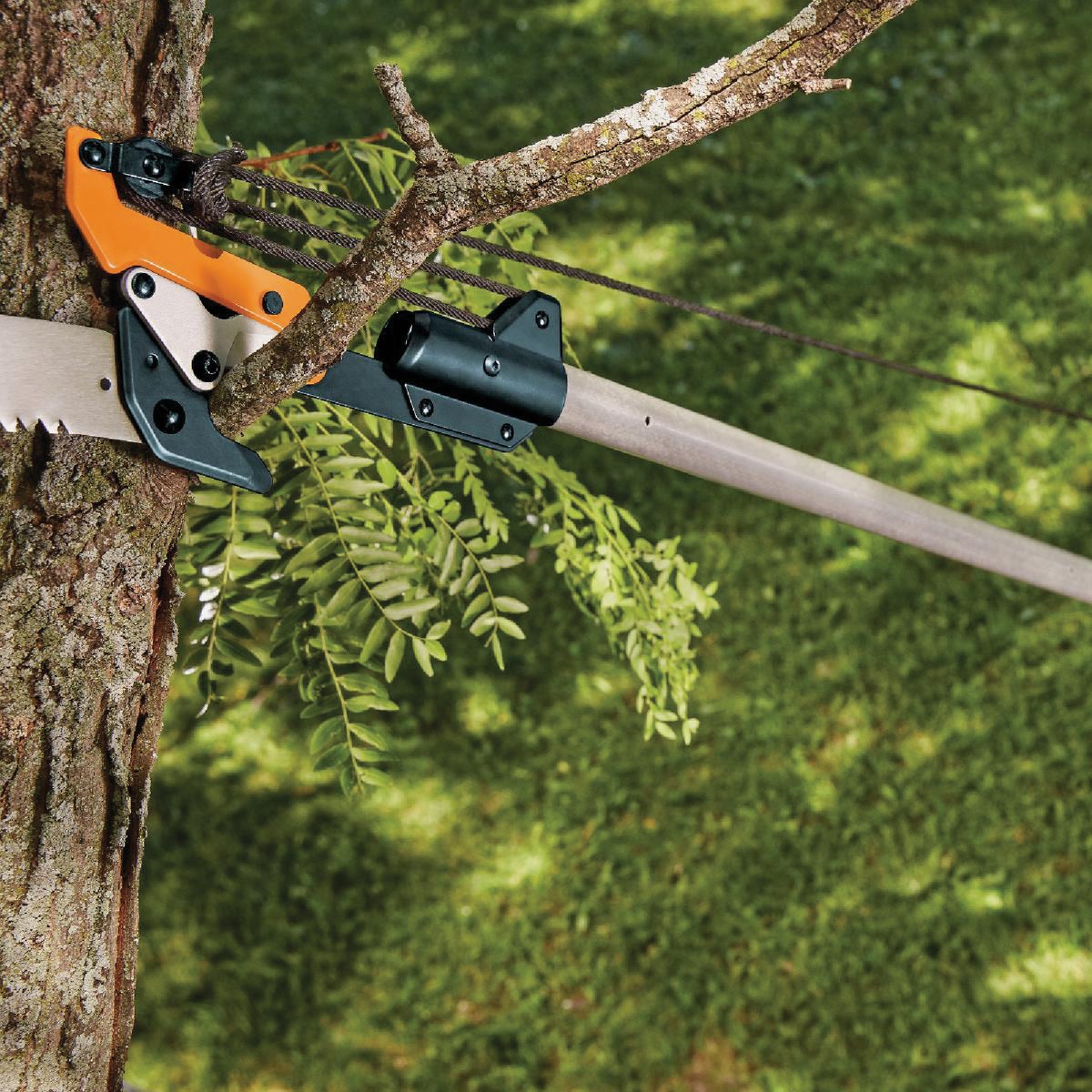 Fiskars Power-Lever 1 In. Cutting Capacity 14 Ft. Fiberglass Extendable Pole Saw & Tree Pruner Image 4