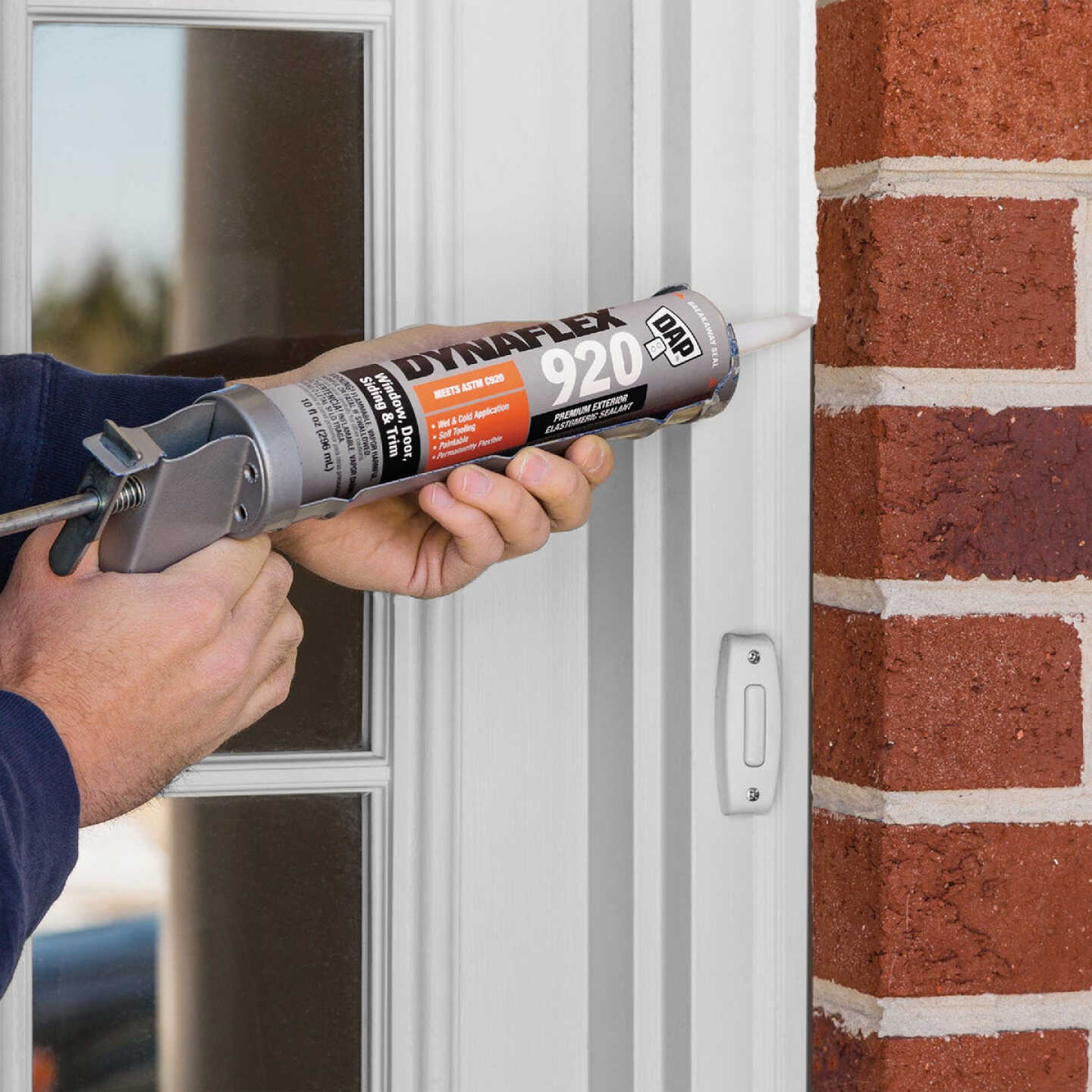 DAP DYNAFLEX 920 10.1 Oz. Premium Exterior Elastomeric Sealant, White Image 3