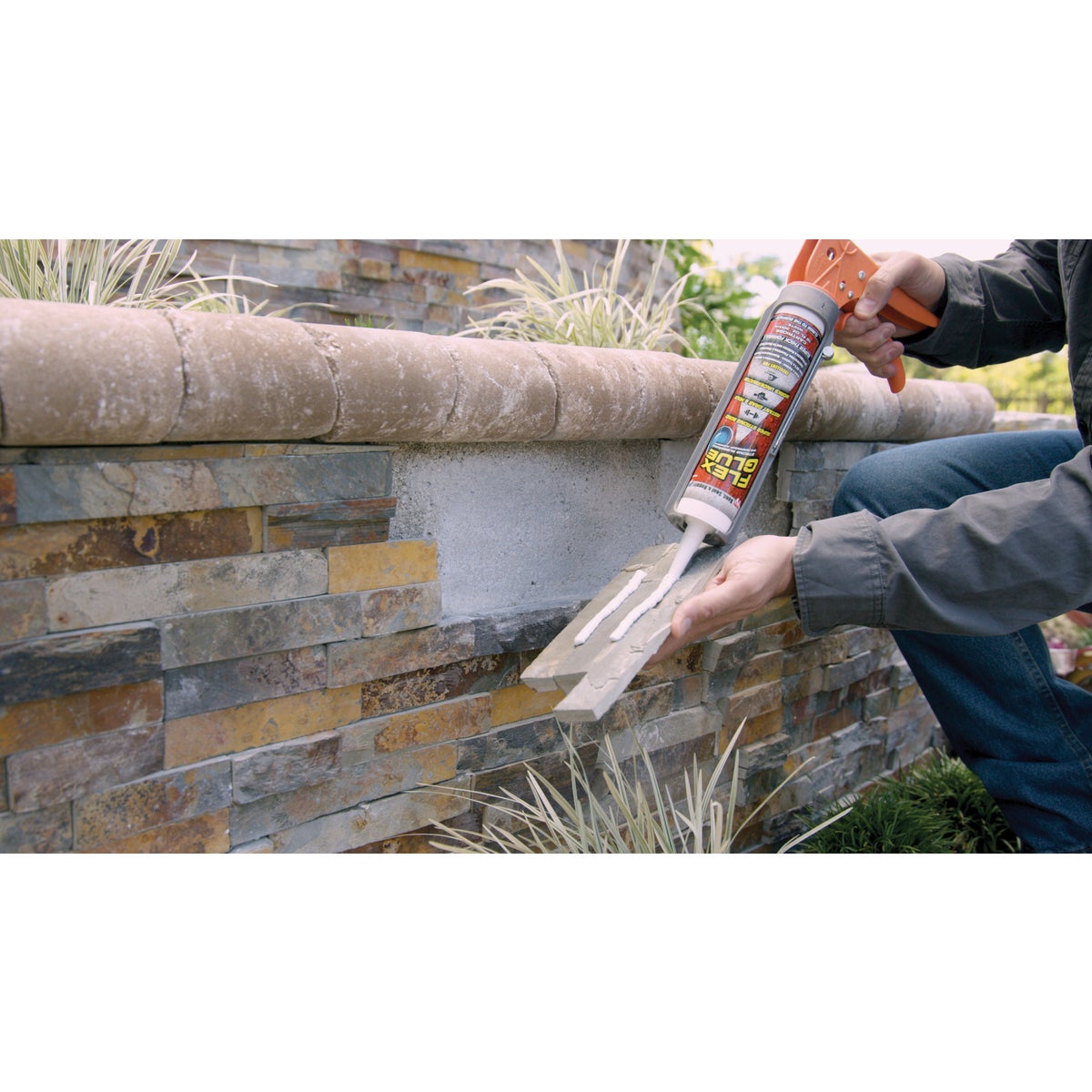 Flex Glue 10 Oz. White Multi-Purpose Adhesive Image 2