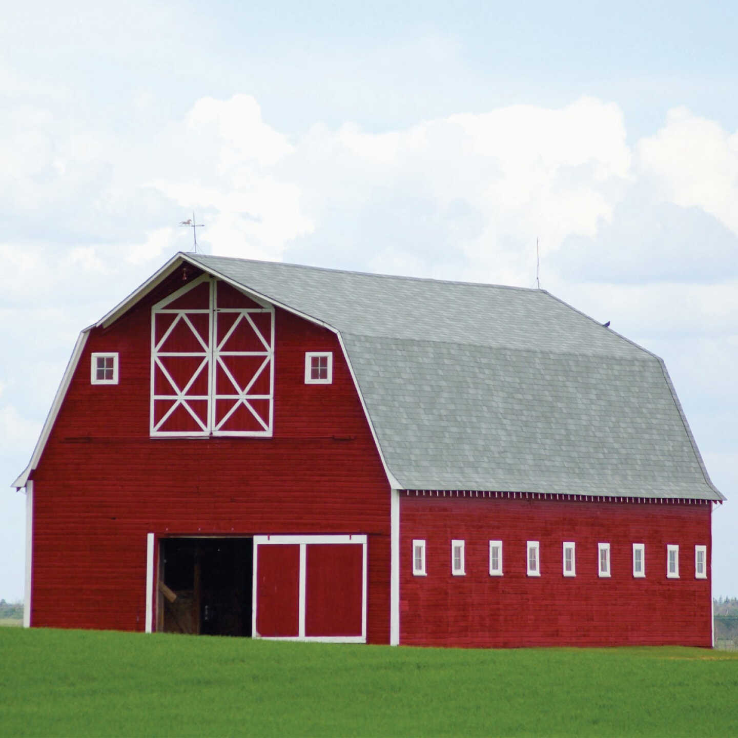 Valspar Latex Paint & Primer In One Flat Barn & Fence Paint, Red, 1 Gal. Image 3