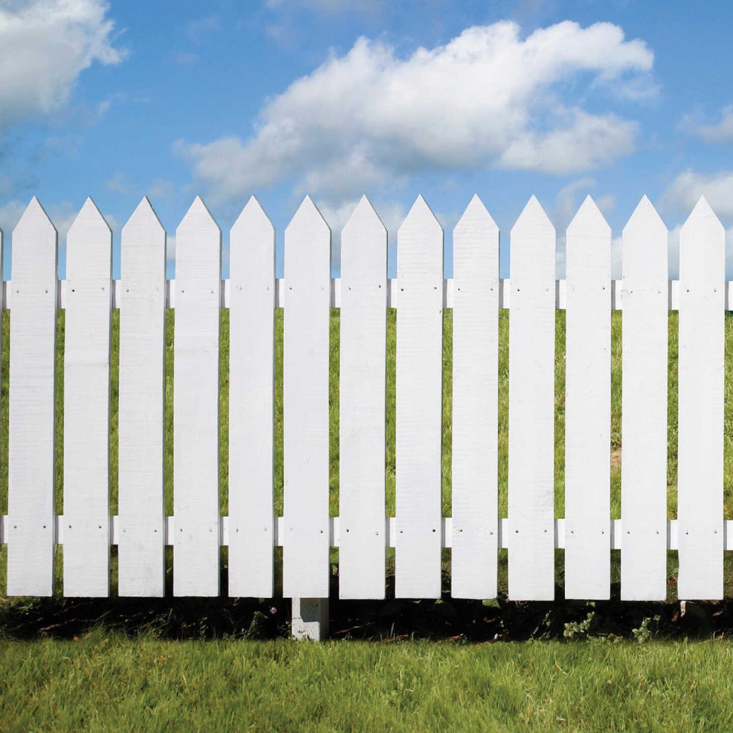 Valspar Latex Paint & Primer In One Flat Barn & Fence Paint, White, 5 Gal. Image 4