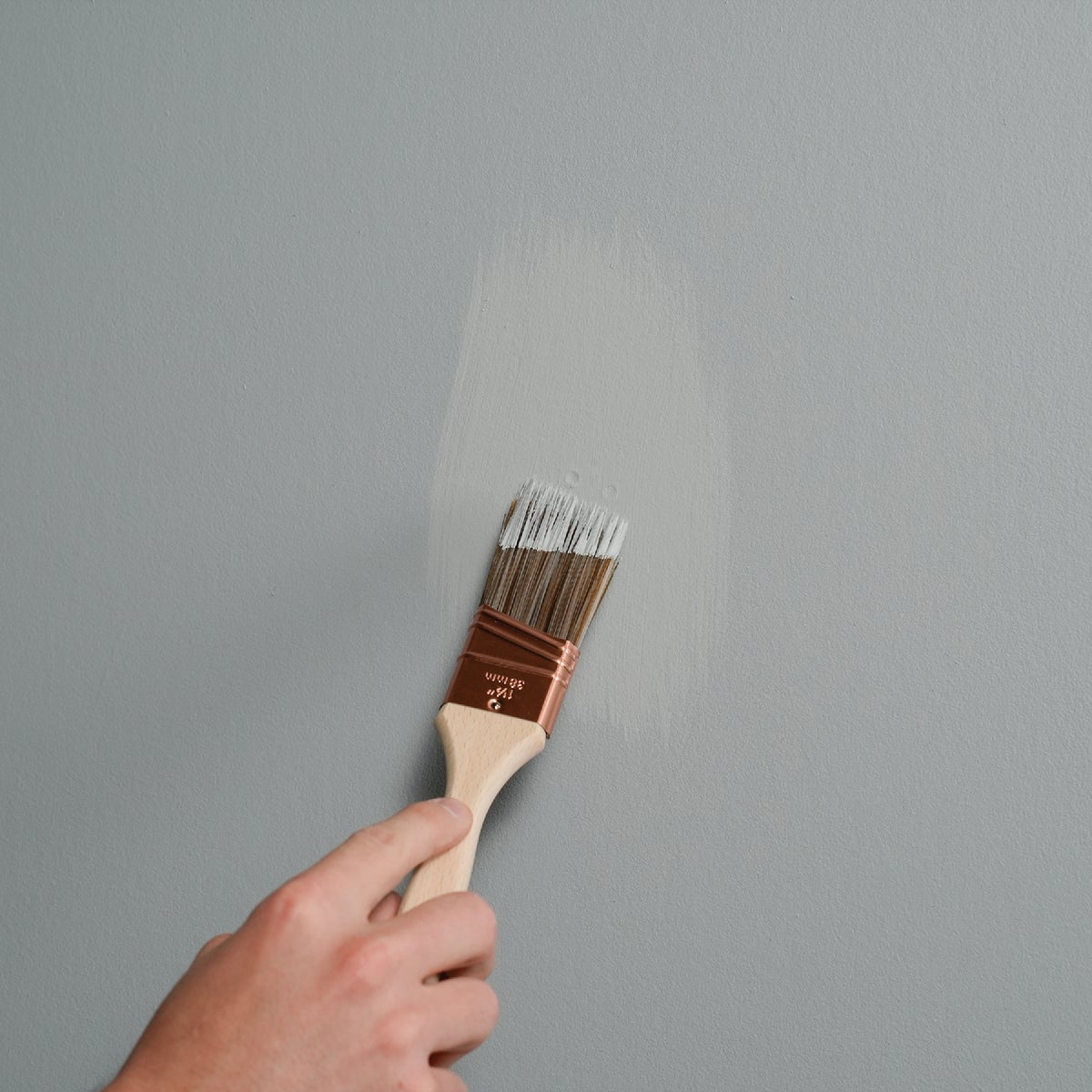 DAP Fast 'N Final 1 Gal. Lightweight Latex Patch & Prime Spackling Image 6