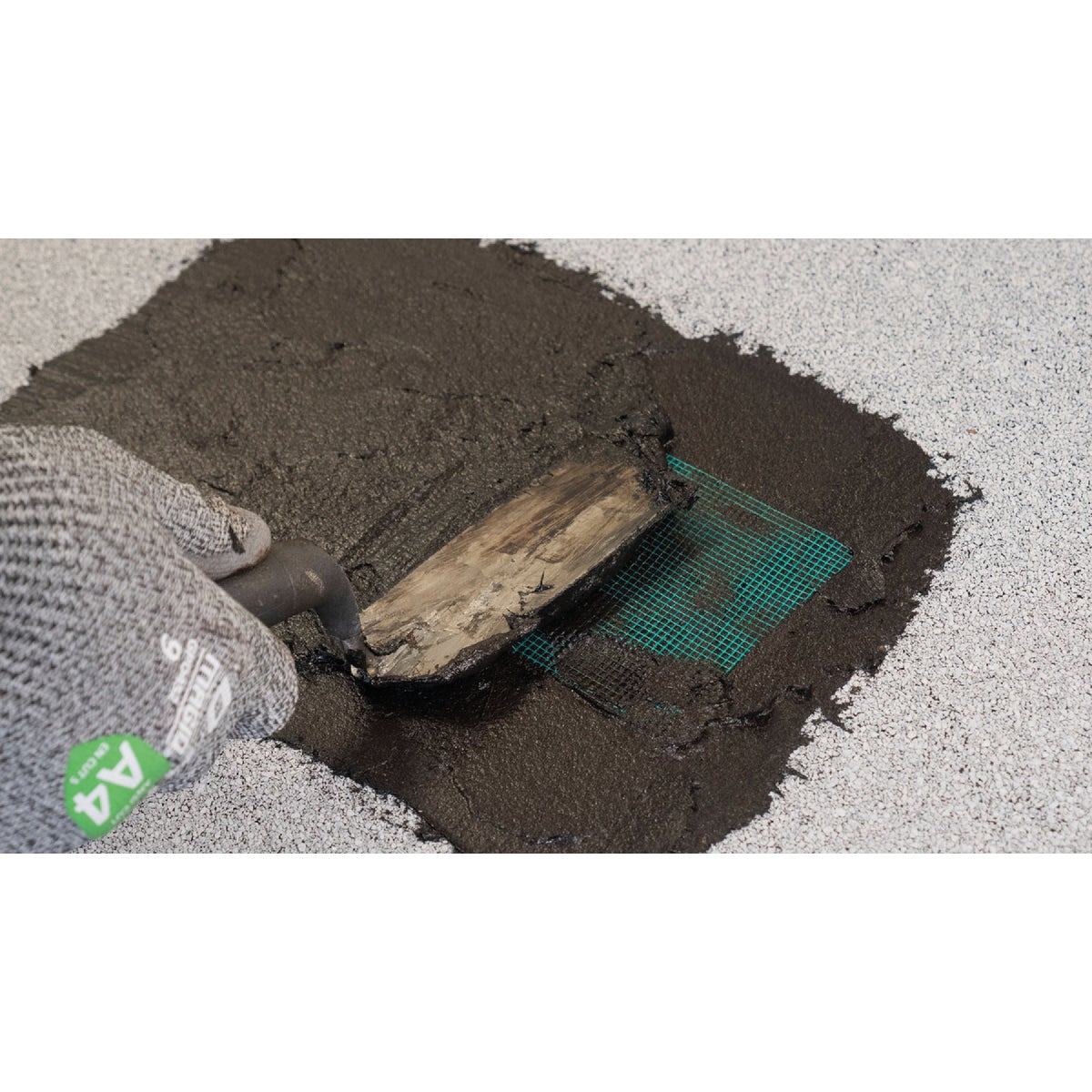 Rust-Oleum 10.1 Oz. Black Advanced Wet or Dry Roof Repair Image 2