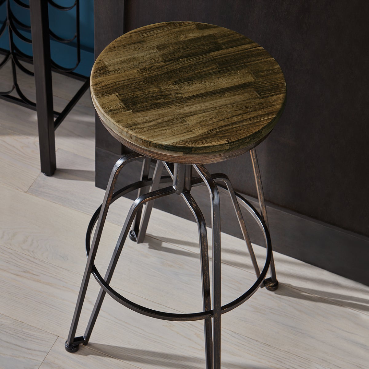 Minwax Wood Finish Penetrating Stain, Ebony, 1/2 Pt. Image 5