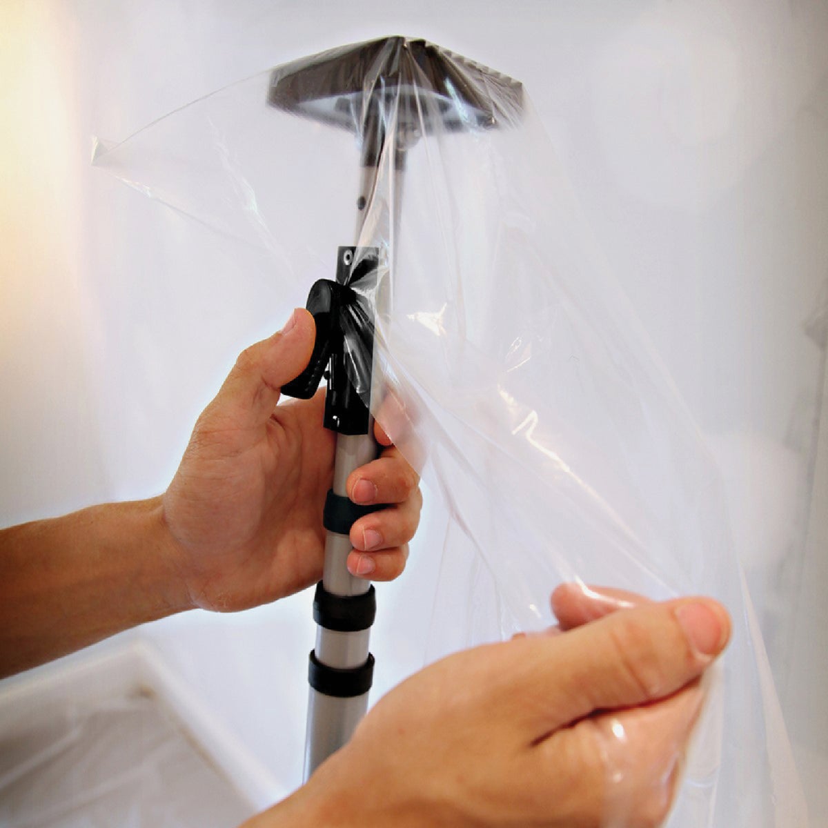 Trimaco E-Z Up Dust Containment Pole Kit With (4) 12 Ft. Poles, Pole Bag and 2 Zippers Image 4