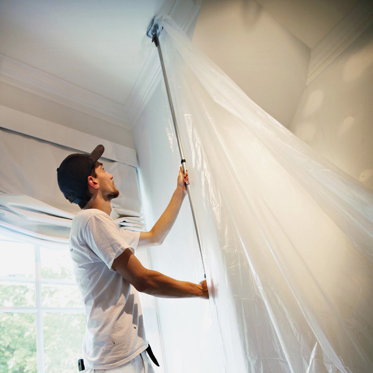 Trimaco E-Z Up Dust Containment Pole Kit With (4) 12 Ft. Poles, Pole Bag and 2 Zippers Image 3