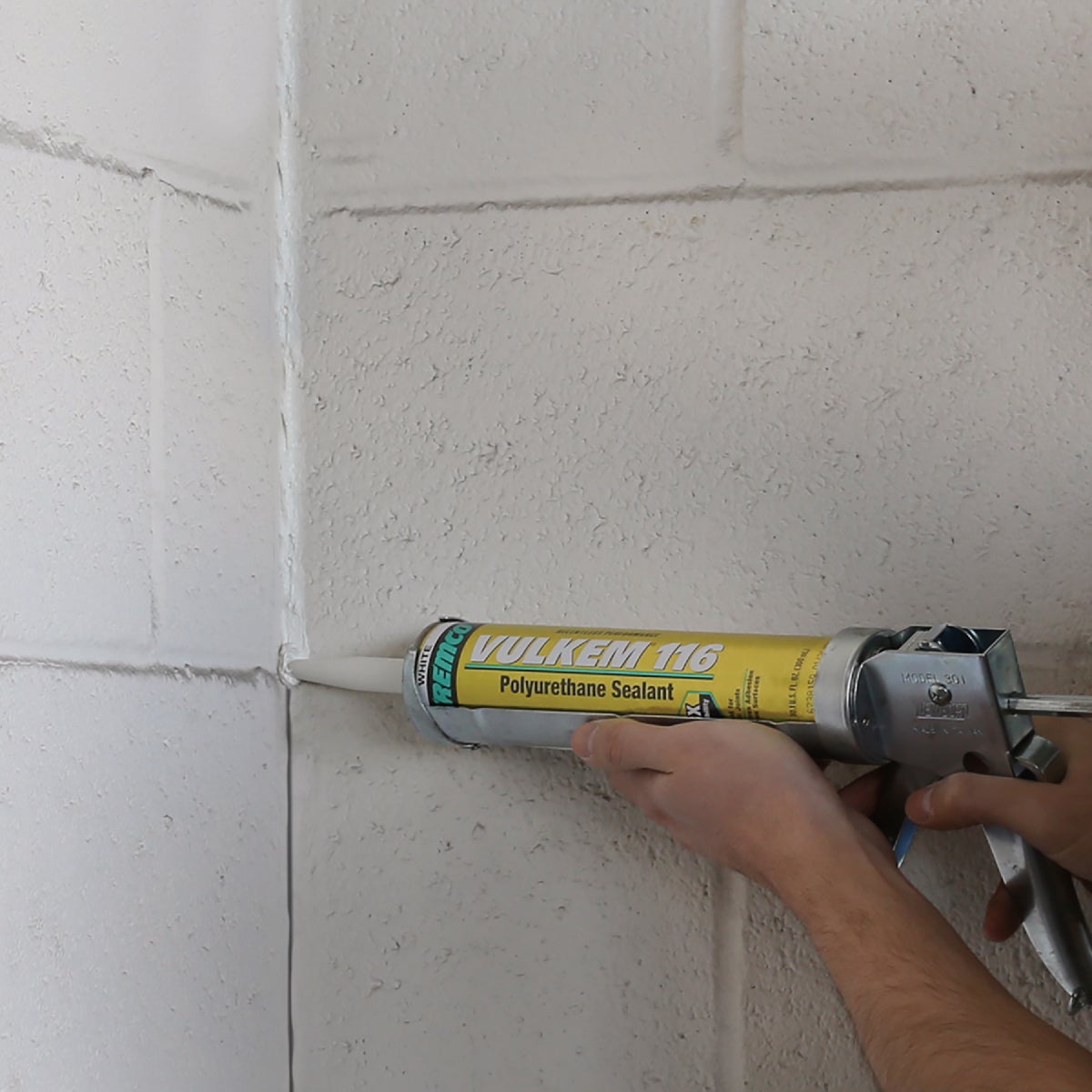 Tremco Vulkem 116 10.1 Oz. White Polyurethane Sealant Image 5