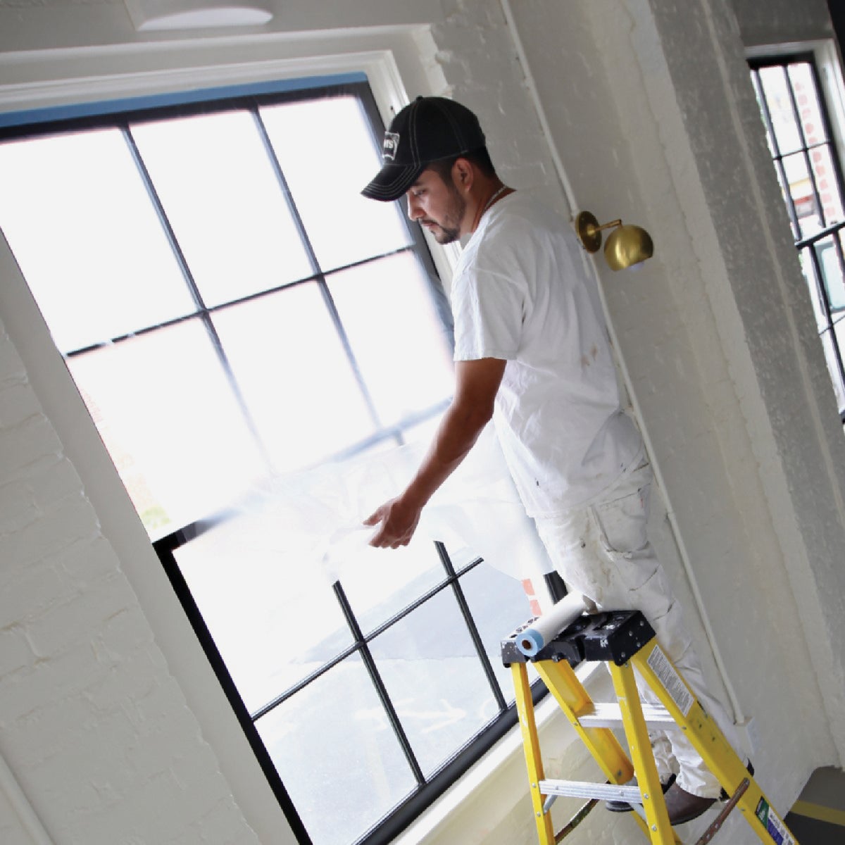 Trimaco Easy Mask 2.4m x 22m Tape & Drape with PerfectEdge Tape Image 3