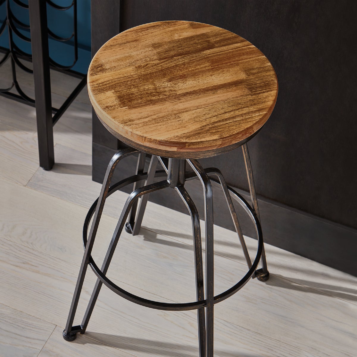 Minwax Wood Finish VOC Penetrating Stain, English Chestnut, 1 Gal. Image 5