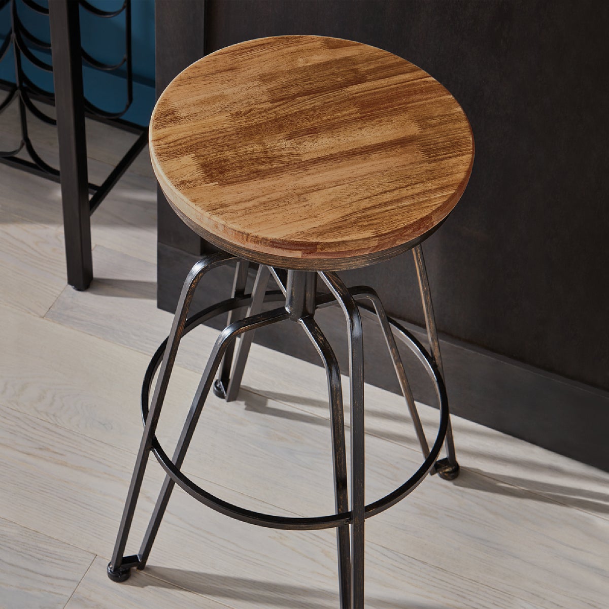 Minwax Wood Finish Penetrating Stain, Red Chestnut, 1/2 Pt. Image 5