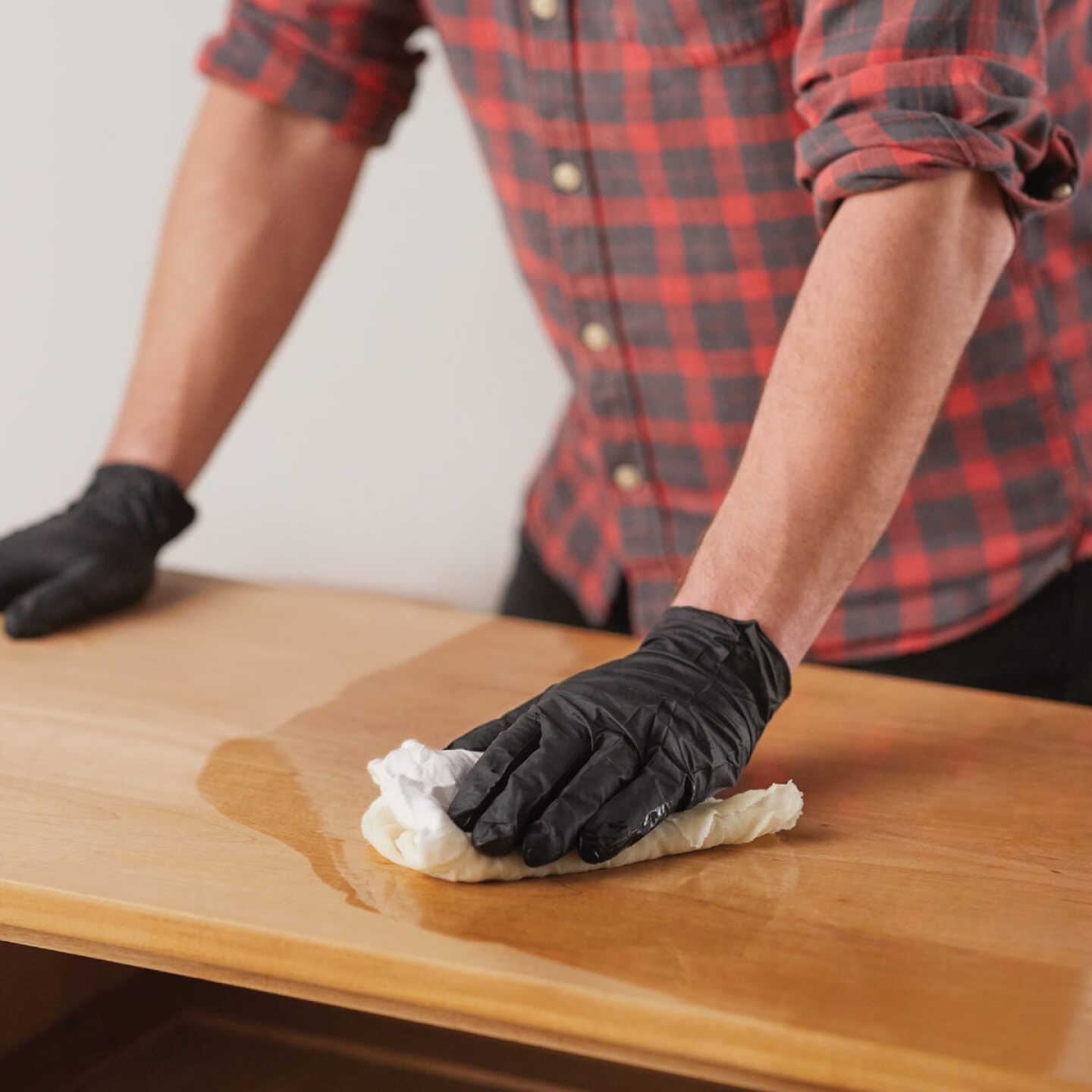 Minwax Warm Gloss Wipe-On Interior Polyurethane, 1 Qt. Image 3