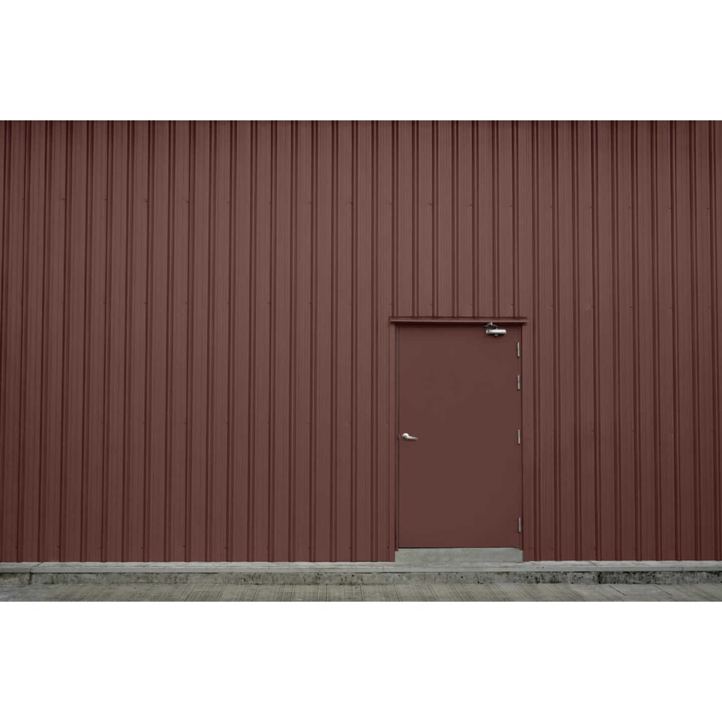 Rust-Oleum Professional VOC Rusty Metal Primer, Red, 1 Gal. Image 3