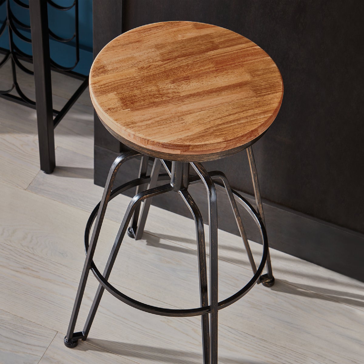 Minwax Wood Finish Penetrating Stain, Sedona Red, 1 Qt. Image 5