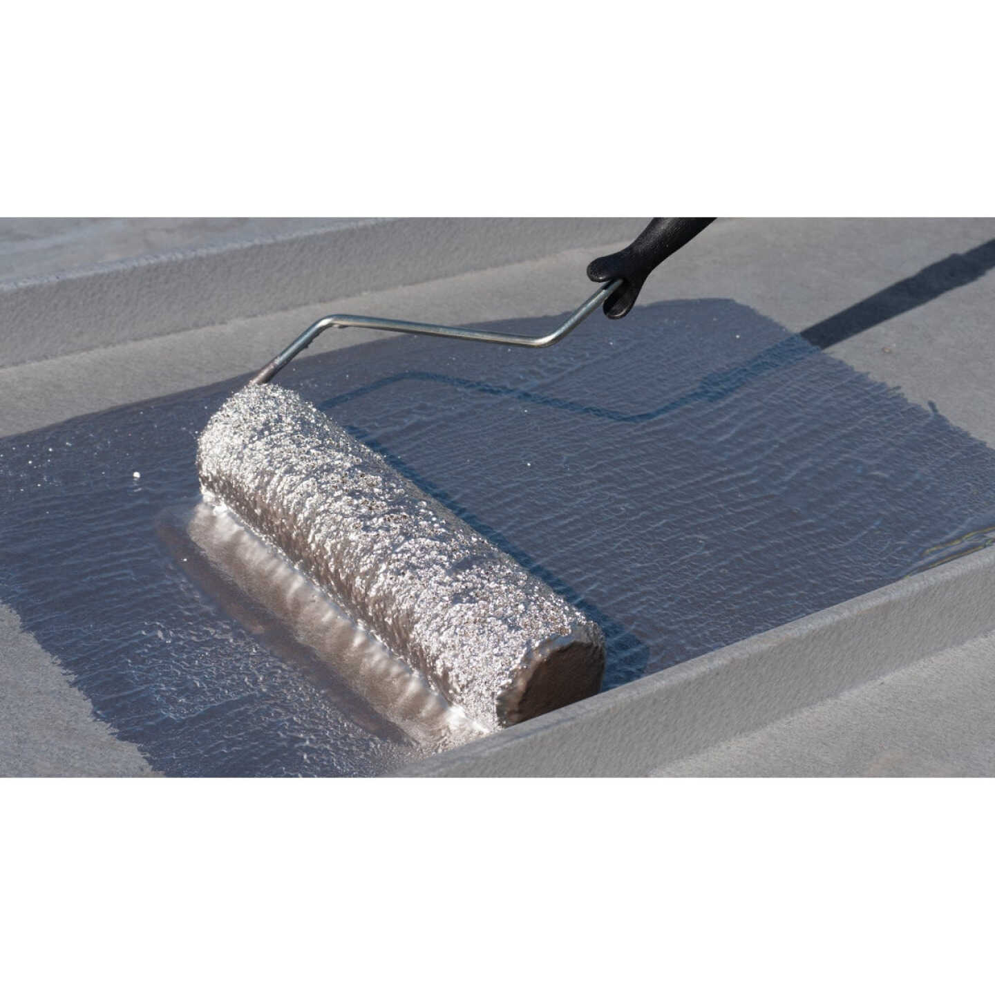 Rust-Oleum 510 1 Gal. 7-Year Fibered Aluminum Roof Coating Image 3
