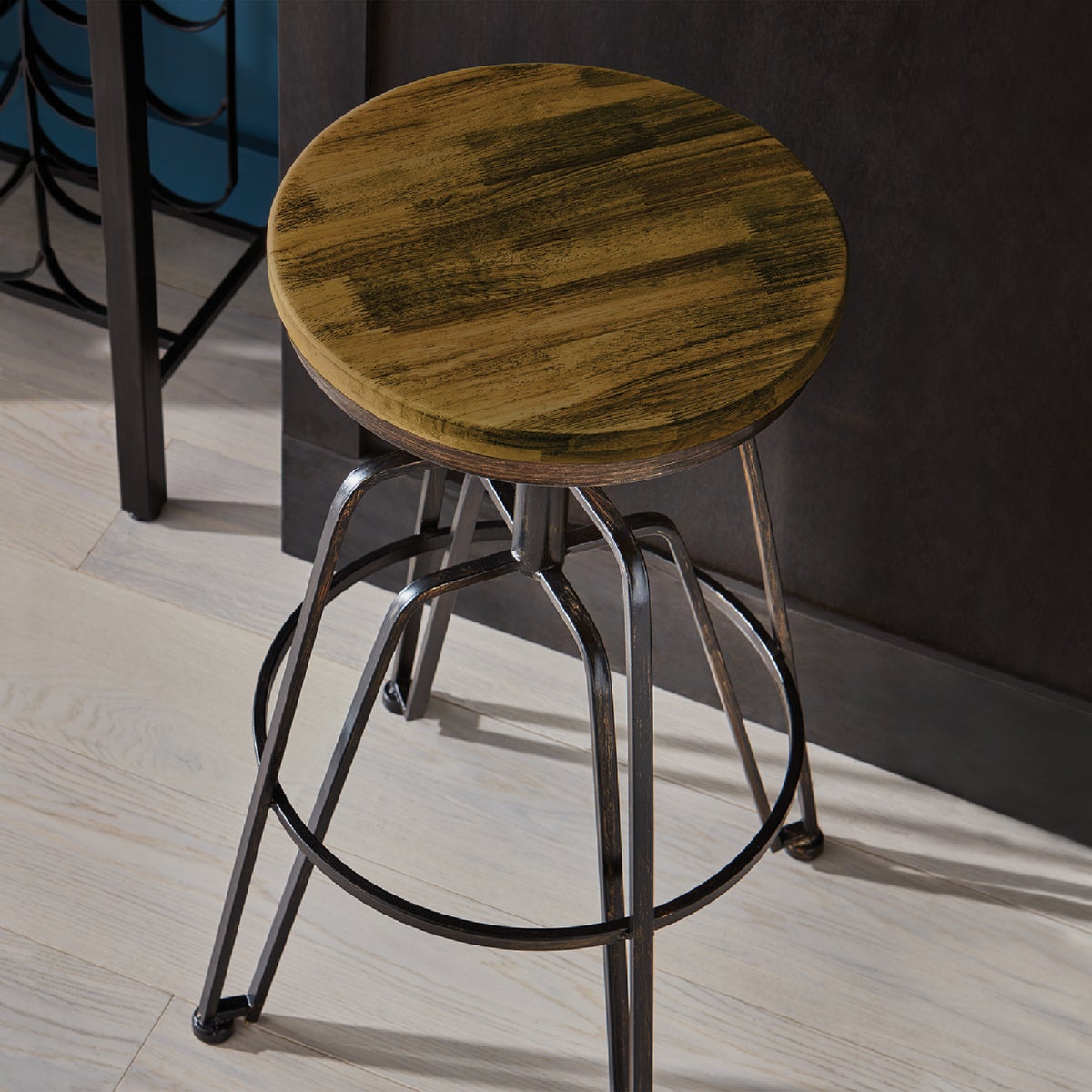 Minwax Wood Finish VOC Penetrating Stain, Jacobean, 1 Gal. Image 5