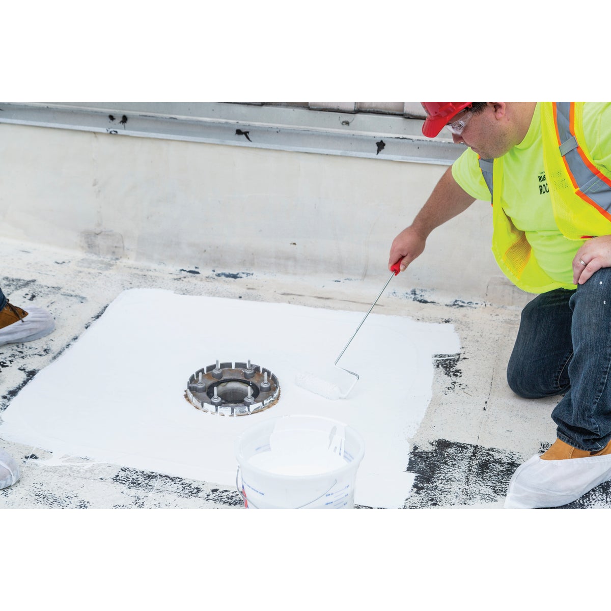 Rust-Oleum 1 Gal. White Elastomeric Roof Patch Image 3