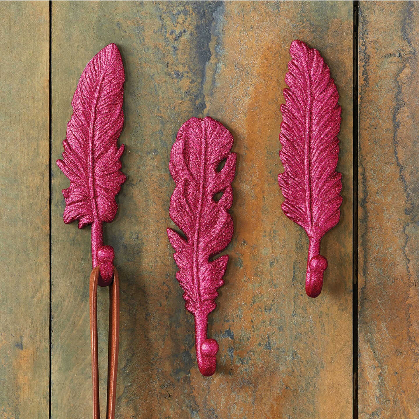 Rust-Oleum 10.25 Oz. Bright Pink Glitter Spray Paint Image 2