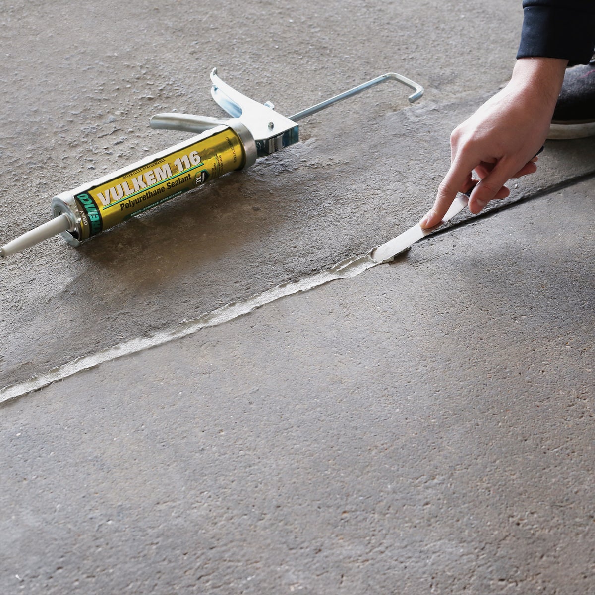 Tremco Vulkem 116 10.1 Oz. Limestone Polyurethane Sealant Image 6