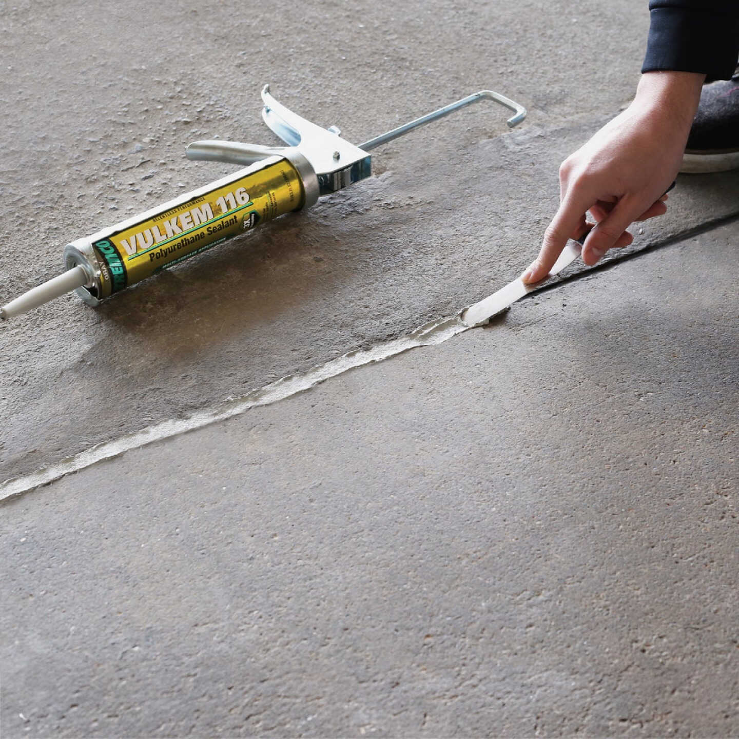 Tremco Vulkem 116 10.1 Oz. Limestone Polyurethane Sealant Image 6