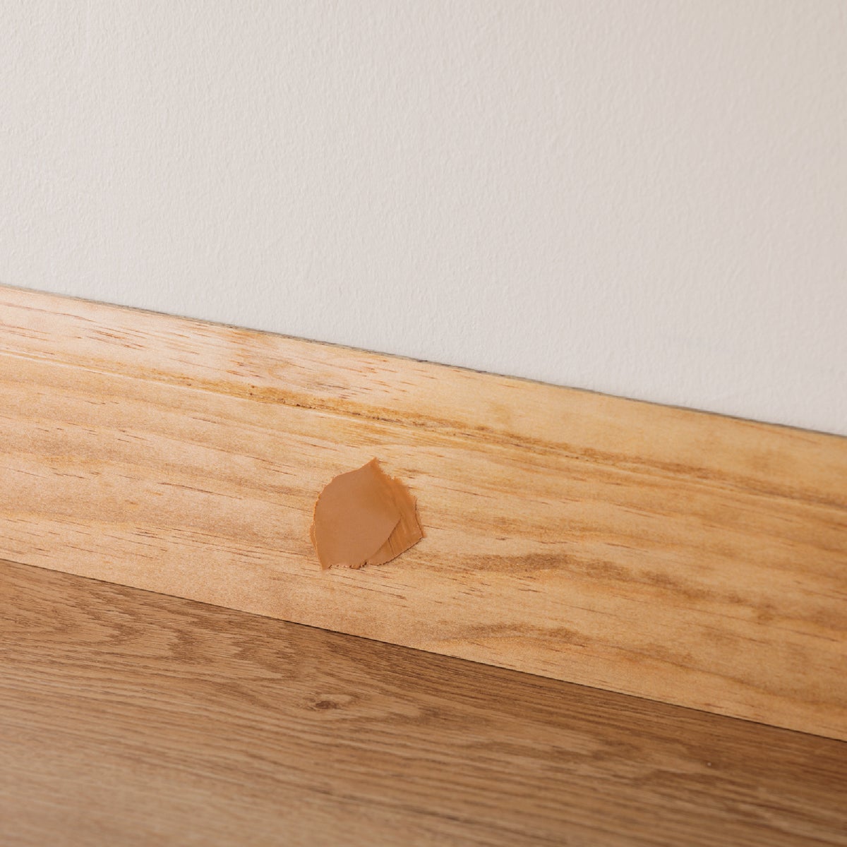 Minwax 3.75 Oz. Golden Oak Wood Putty Image 3