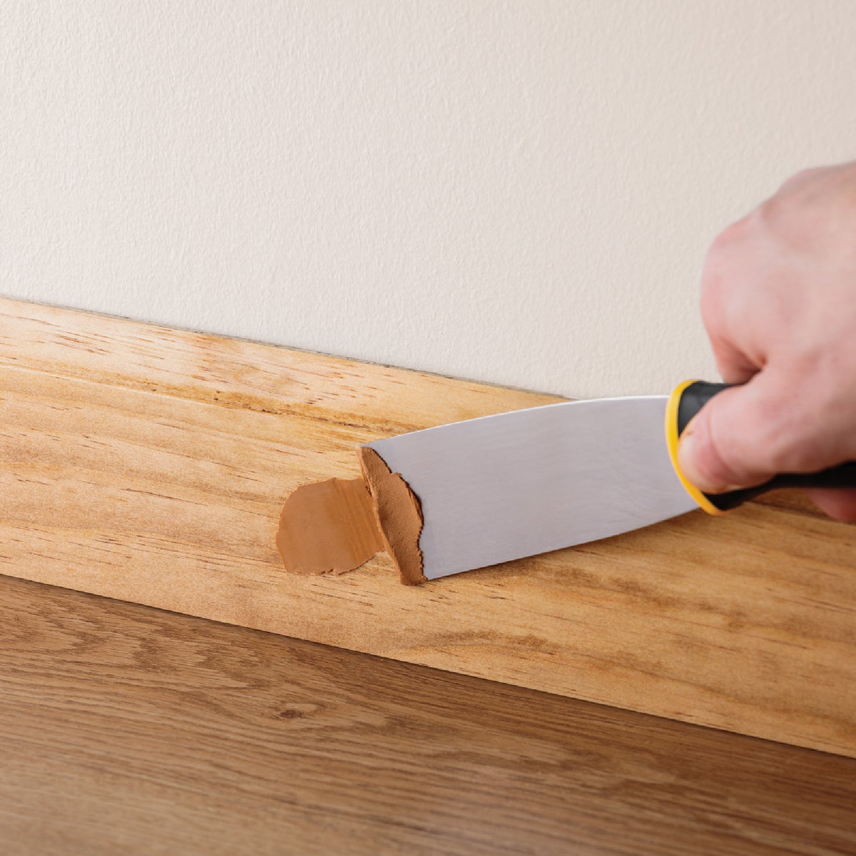 Minwax 3.75 Oz. Golden Oak Wood Putty Image 2